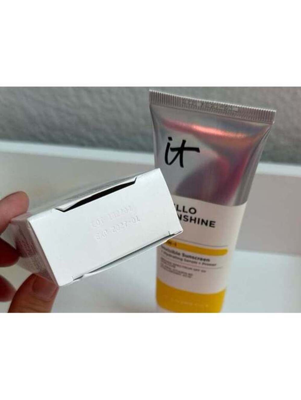 IT Cosmetics HELLO SUNSHINE INVISIBLE SUNSCREEN FOR FACE SPF 50 80ml